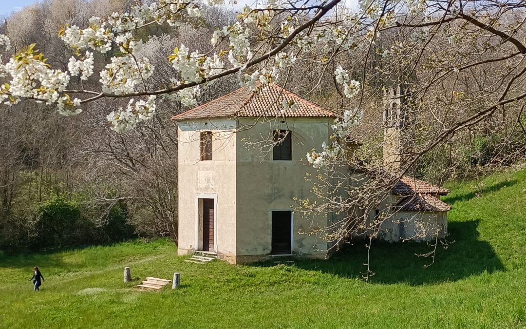 Passeggiata a Castelcucco, alla ricerca di antichi oratori altomedioevali.